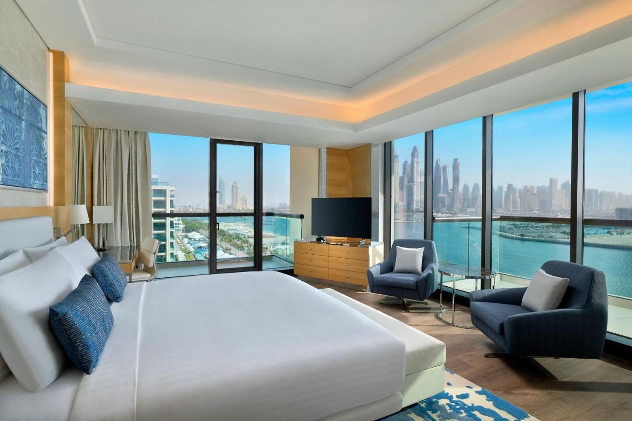 Palm Family Suite Connecting Guest Room Club Lounge Evening Cocktail Hours Private Balcony
